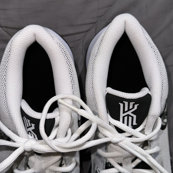 KYRIE FLYTRAP 6 - Picture 3 of 7